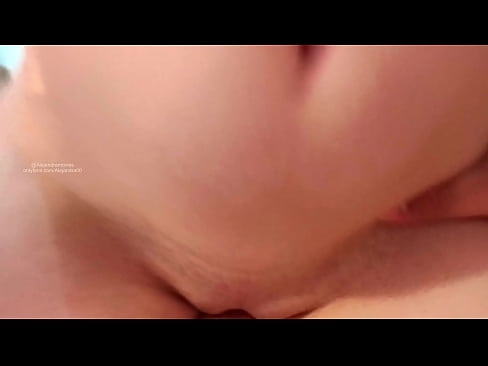 ❤️ माझ्या बहिणीच्या खोलीत झोपलो होतो आणि मला जाग आली mr.eviewporn-com.ru वर