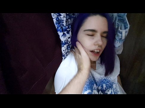 ❤️ माझ्या बहिणीला कोठडीत सापडले आणि तिला मदत केली mr.eviewporn-com.ru वर